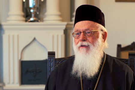 30 χρόνια στο πηδάλιο της Εκκλησίας της Αλβανίας: «Ο Αλβανίας Αναστάσιος σε μία κατάθεση ψυχής»