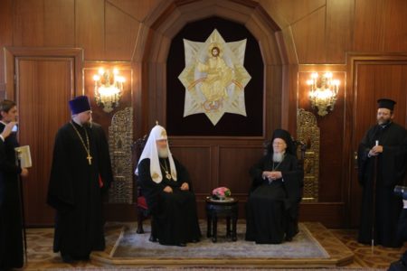 Ιστορικές στιγμές στη συνάντηση του Οικουμενικού Πατριάρχη με τον Πατριάρχη Μόσχας στο Φανάρι