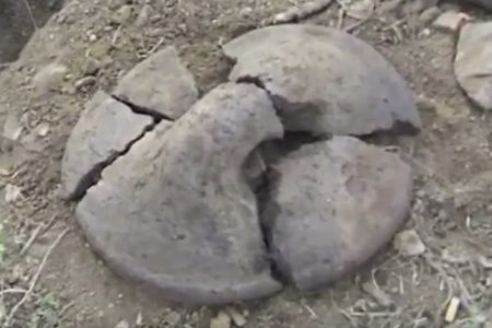 Τα μικρά αρχαιολογικά: Πήλινες γάστρες από την Αρναία Χαλκιδικής
